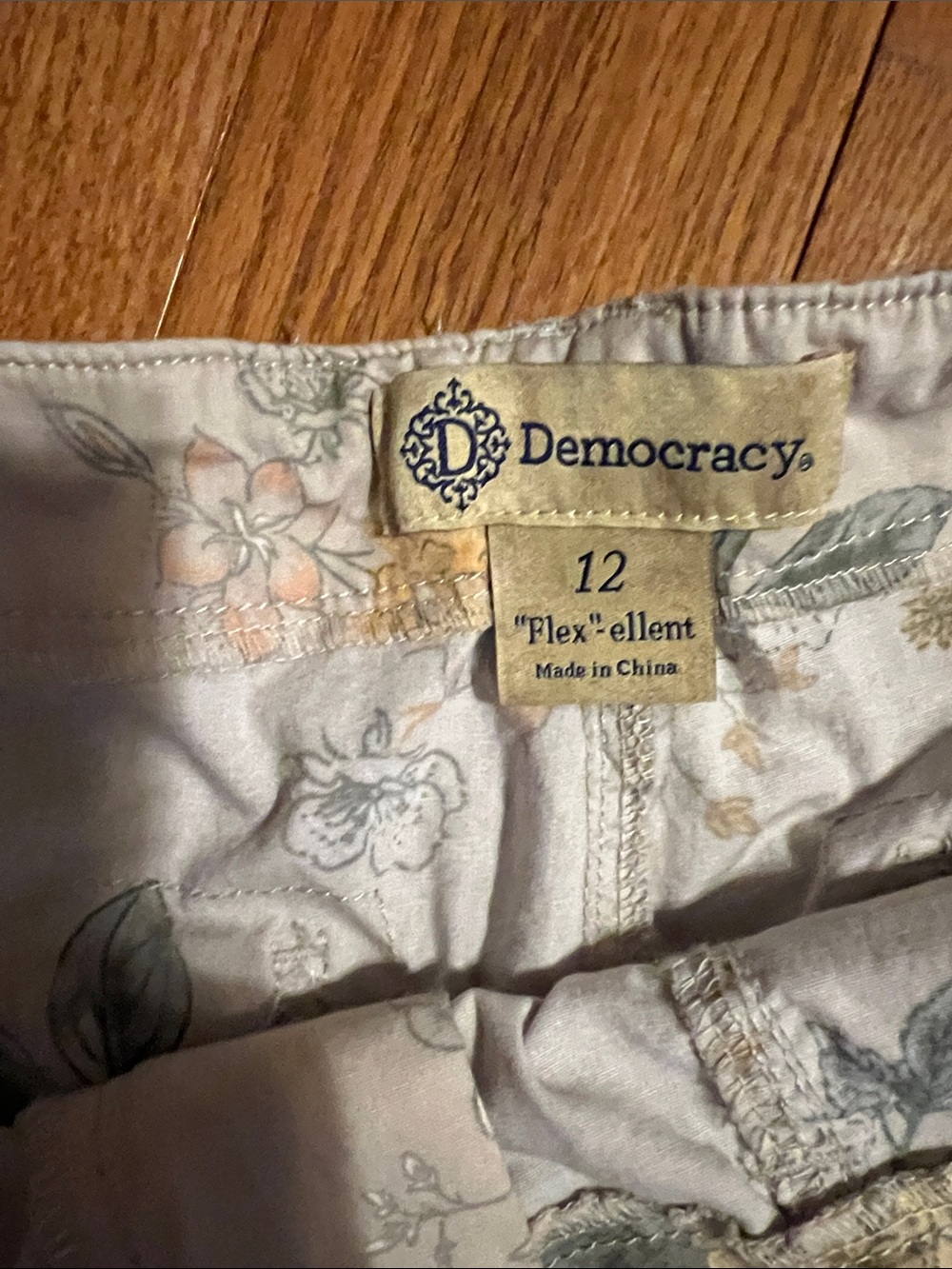 Democracy Floral Cargo ankle pants - Picture 2 of 7